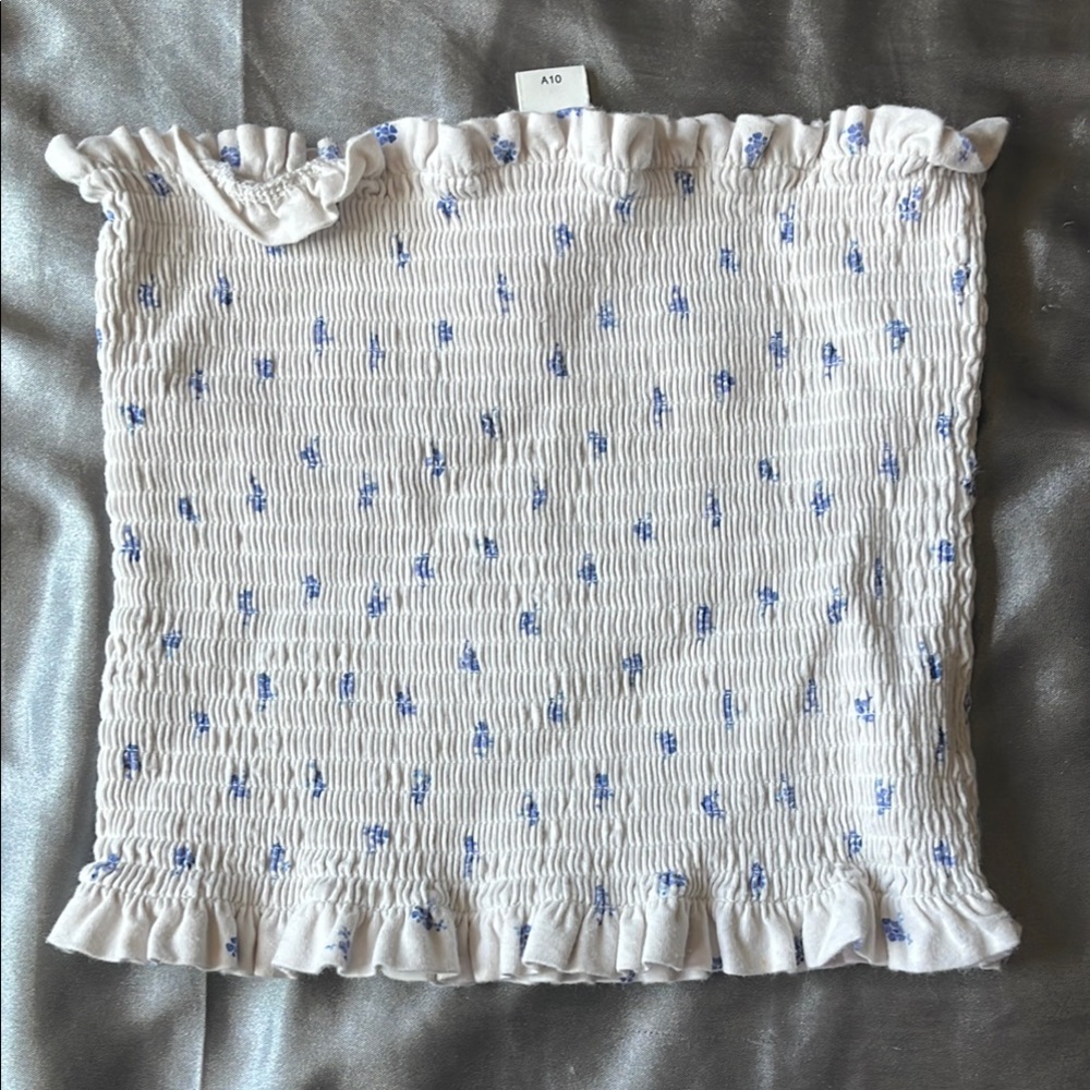 American Eagle Outfitters White and Blue Floral Crop Top